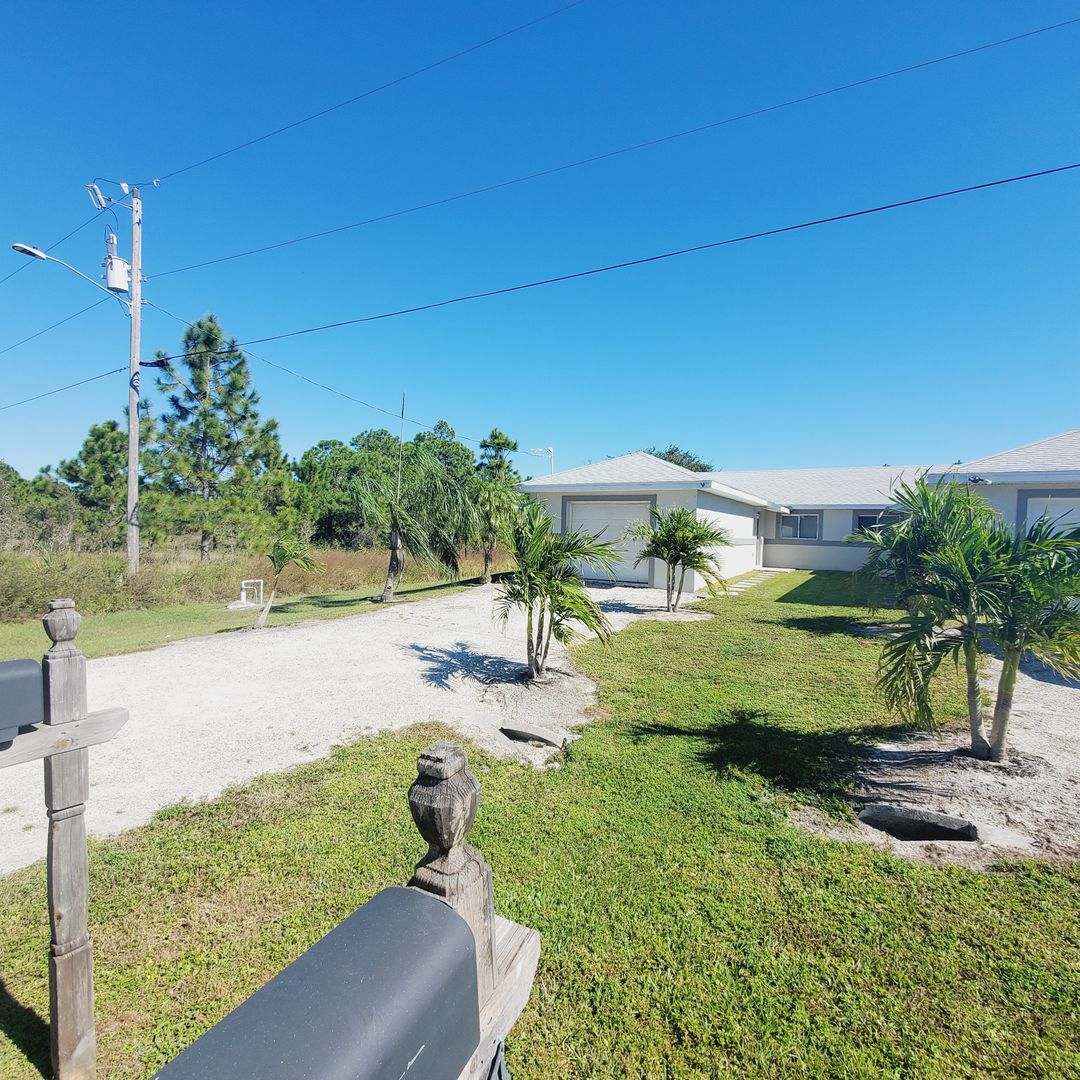 Lehigh Acres Apartment: 777/779 Bedford Drive