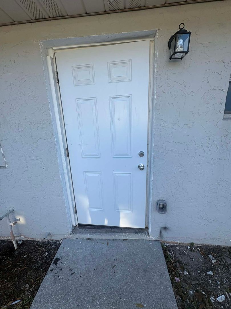 Fort Myers Apartment: 221/223/225/227 Maria Street