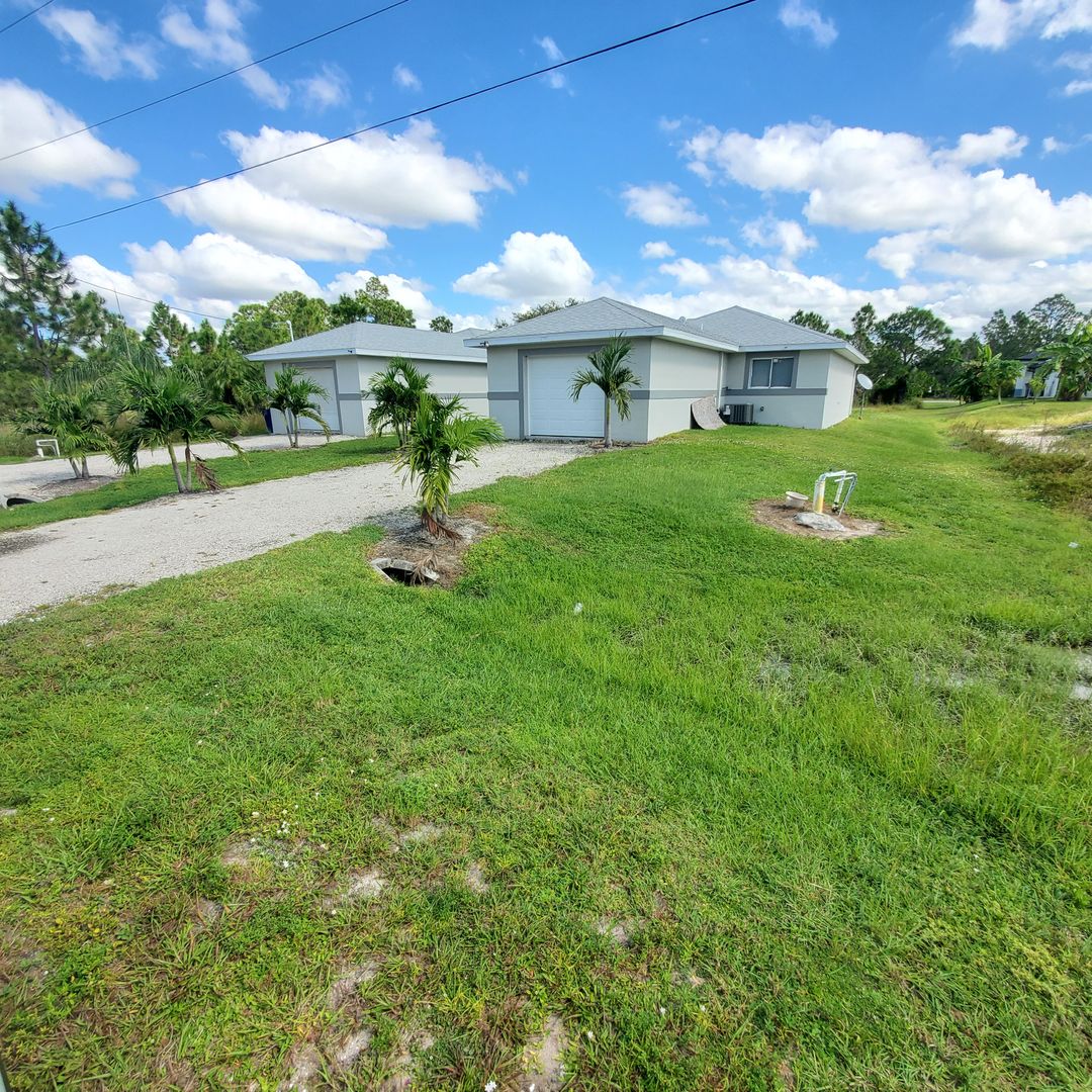 Lehigh Acres Apartment: 777/779 Bedford Drive