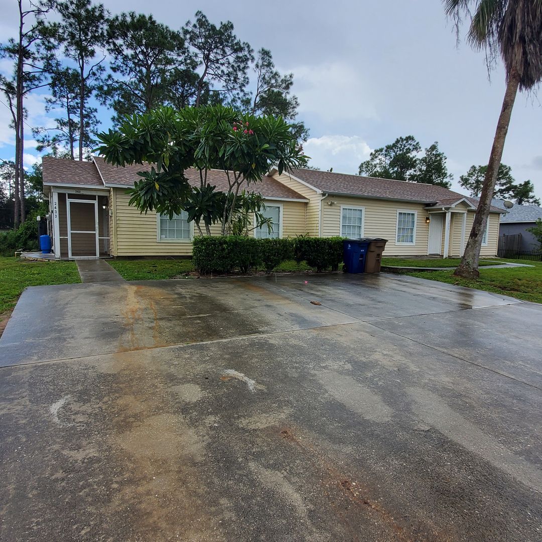Lehigh Acres Apartment: 2433/2435 Lola Avenue S