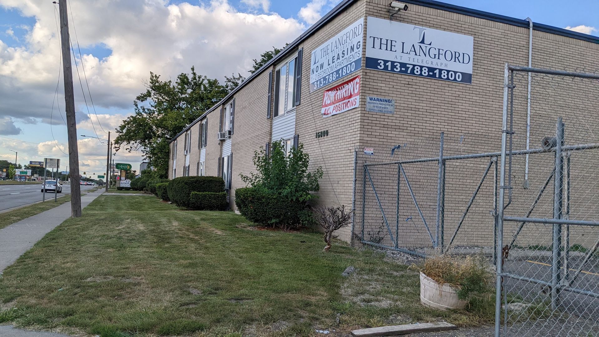 Detroit Apartment: 16800 Telegraph Road