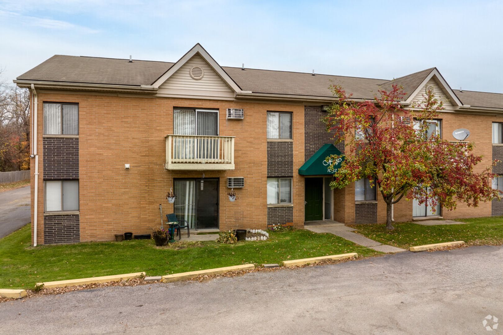 Inkster Apartment: 1840 Heatherwood Drive