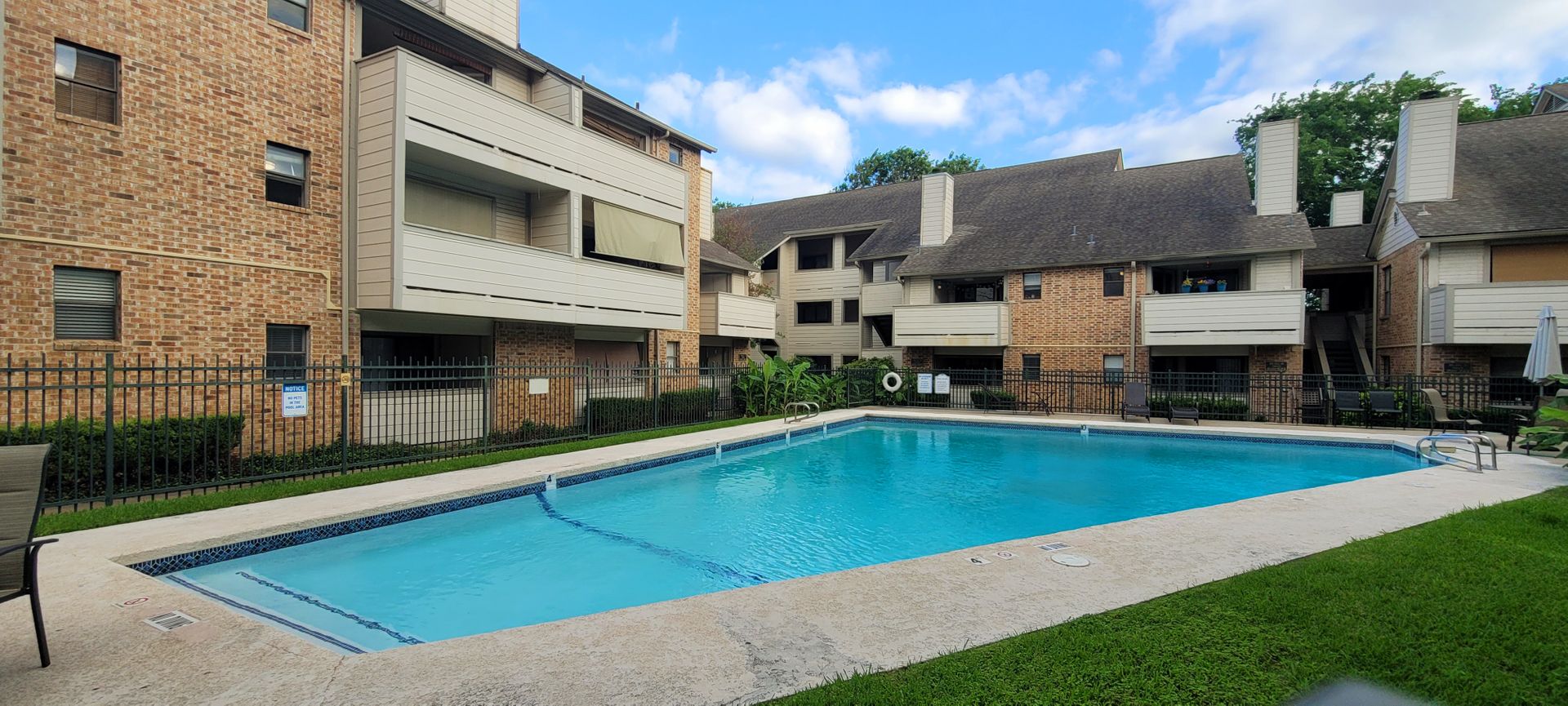Austin House: 2500 Burleson Road