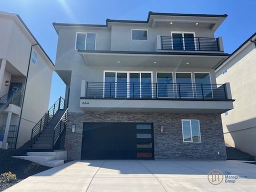 VIEWS! Luxury Townhome in Washington – photo 1