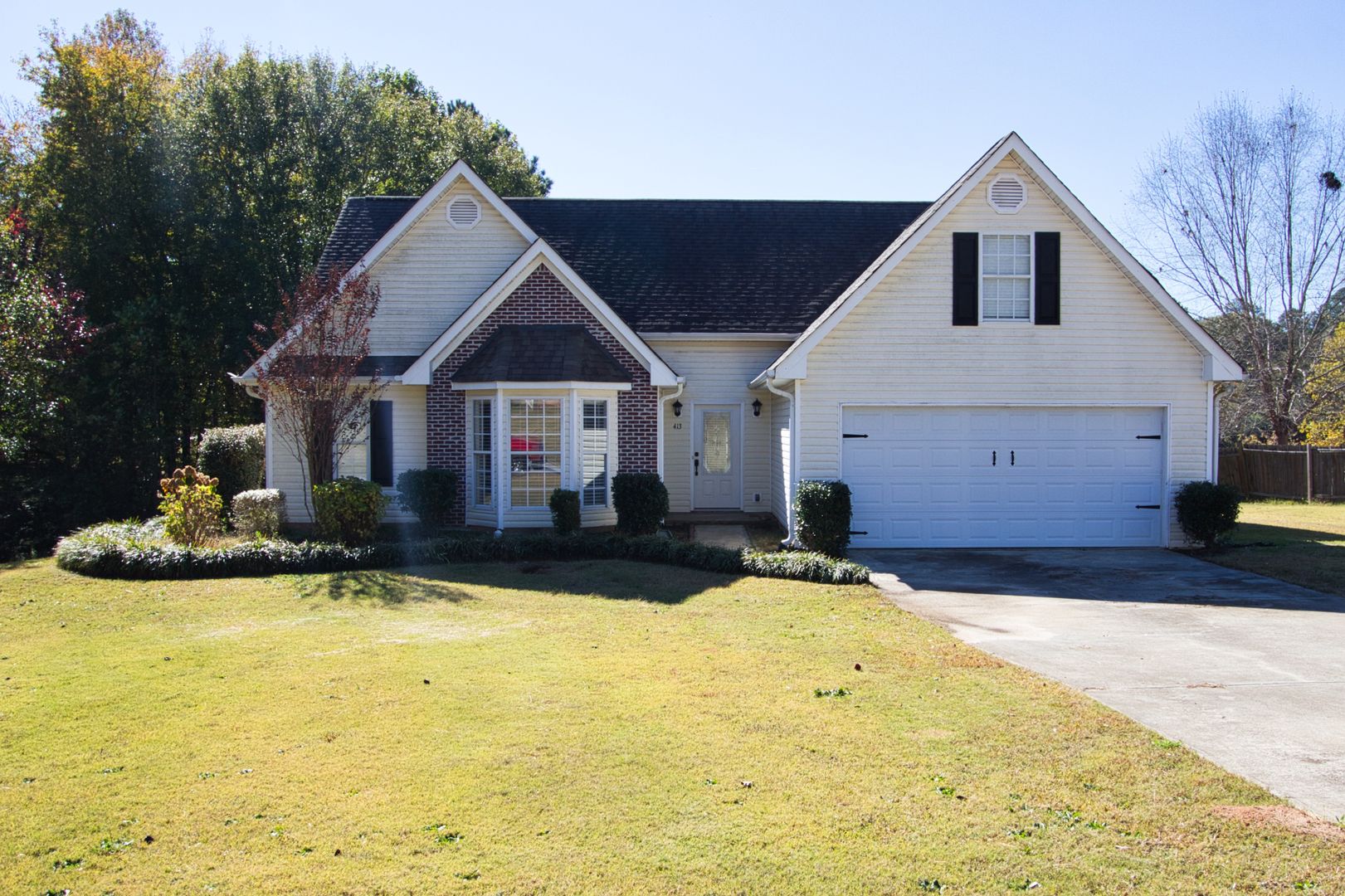 Loganville House: 413 Vista Way