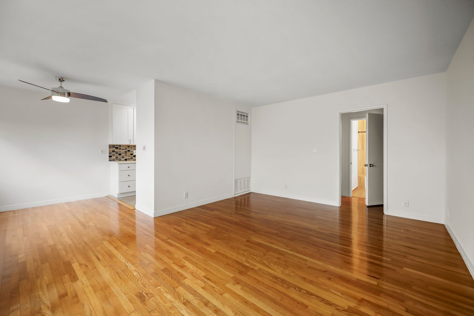 Santa Monica Apartment: 234 San Vicente Blvd.