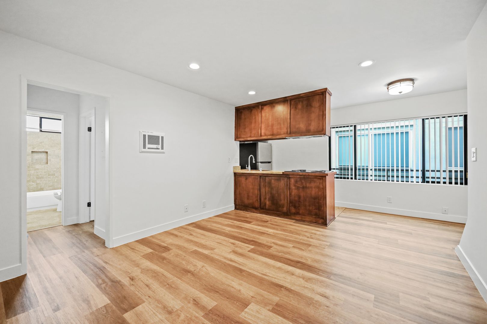 Los Angeles Apartment: 1832 Purdue Avenue