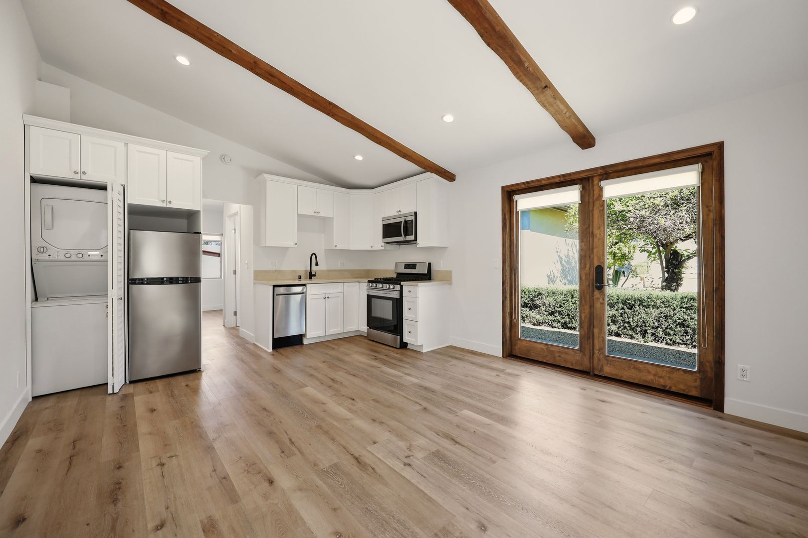 Santa Monica Apartment: 1117-1119 Michigan Ave. / 1754-1760 12th Street