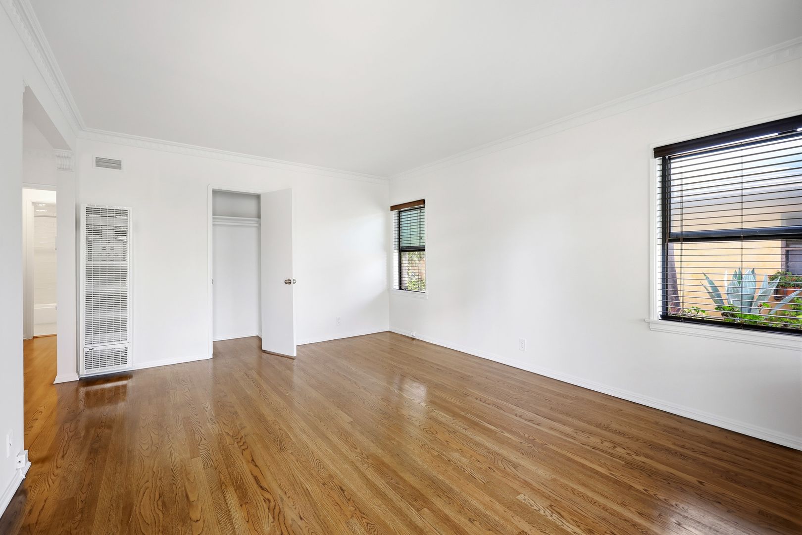 Los Angeles Apartment: 3665 - 3667 Jasmine Avenue