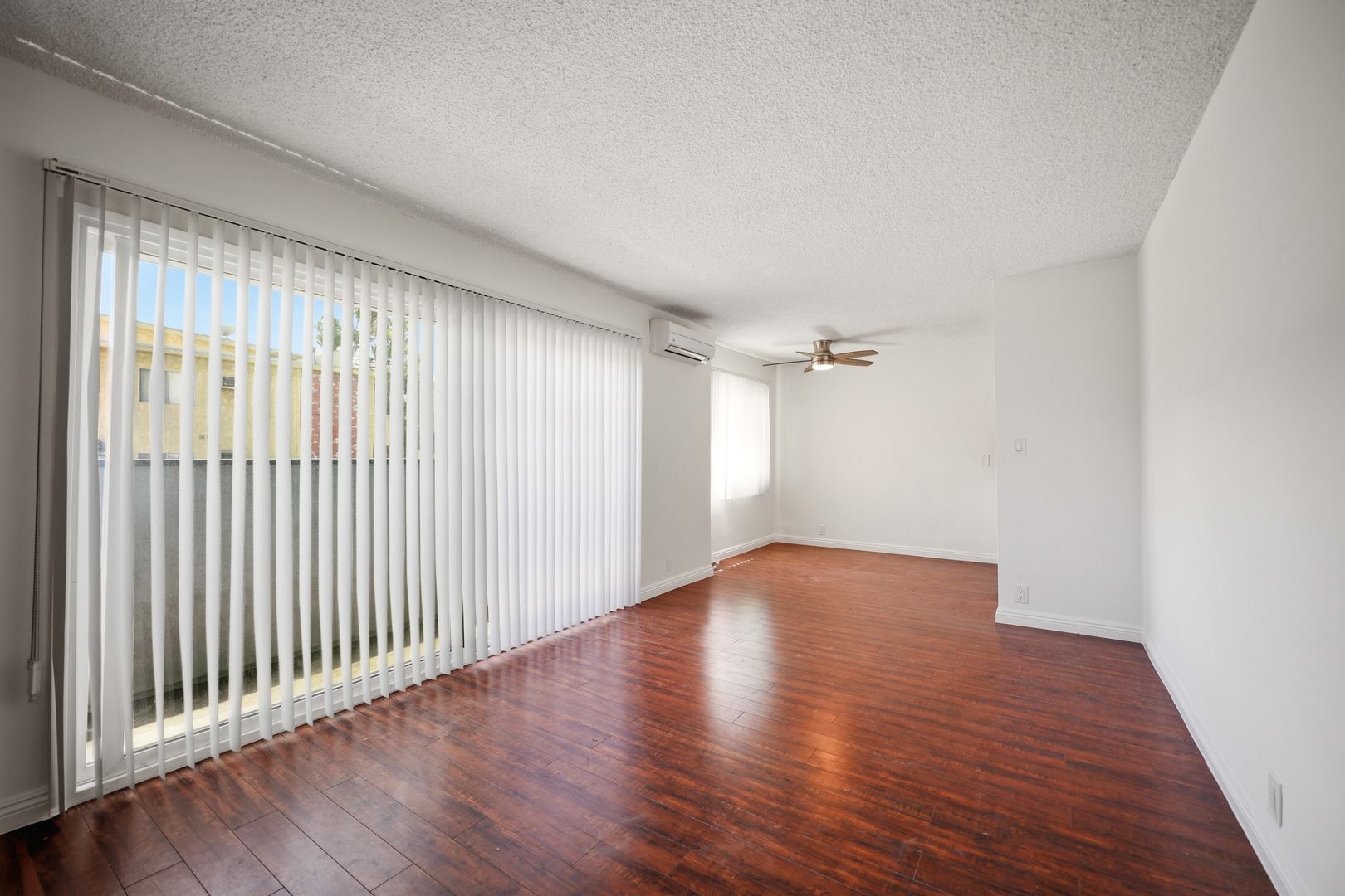 Los Angeles Apartment: 3690 Jasmine Avenue