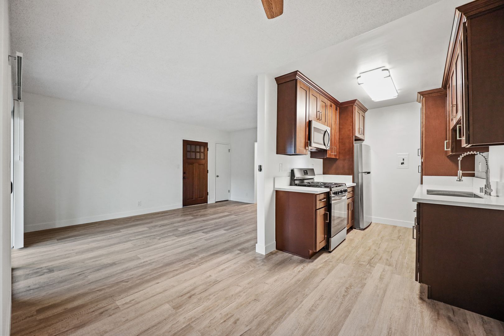 Los Angeles Apartment: 3438 - 3444 Keystone Avenue