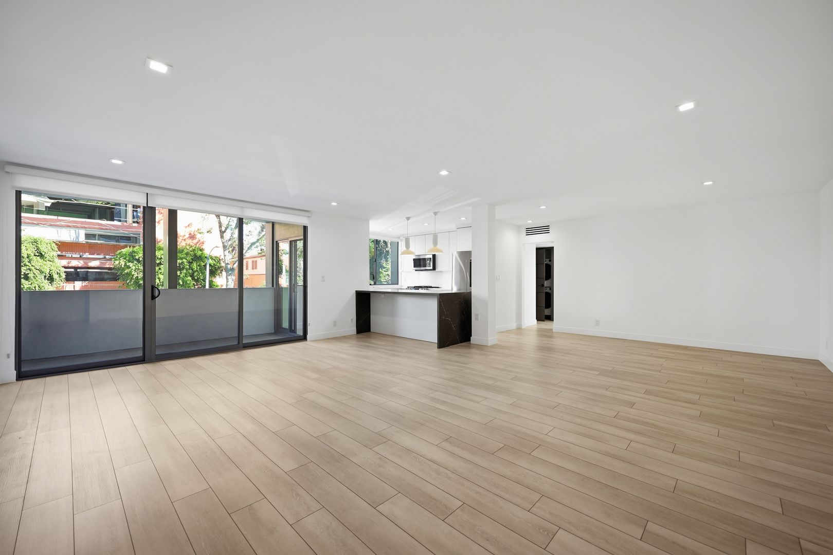 Beverly Hills Apartment: 137-145 S. Maple Drive