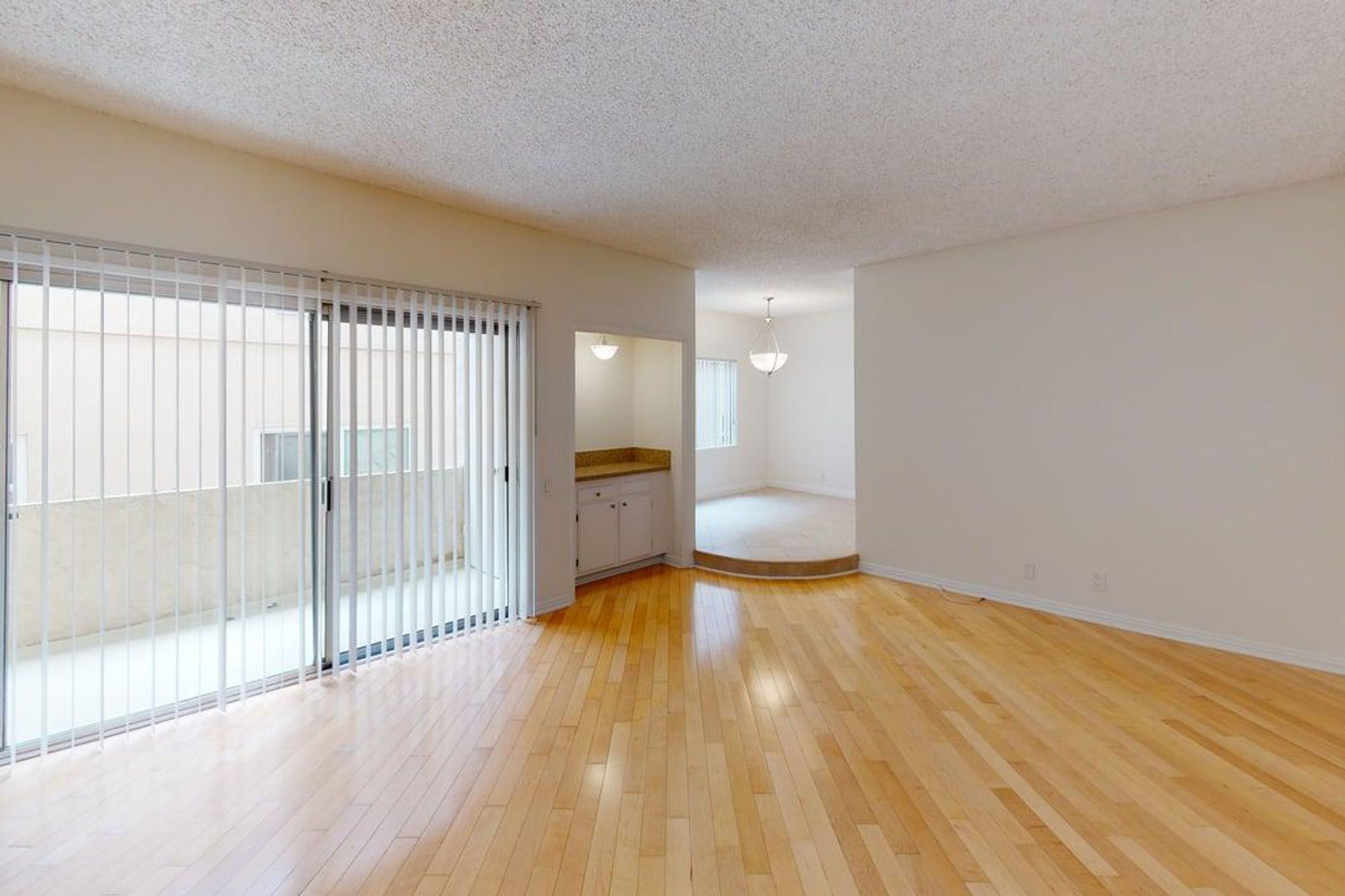 Santa Monica Apartment: 933 2nd Street