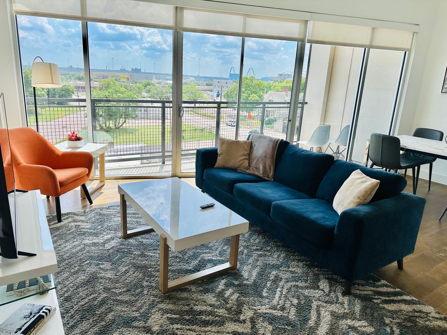 Dallas Apartment: 1100 Peters Street # 416