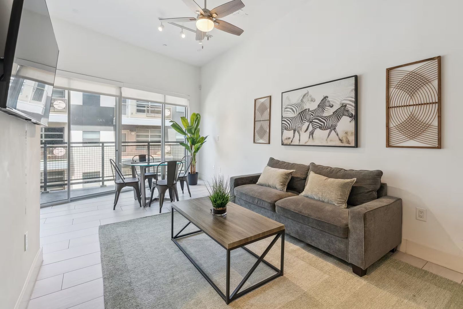 Dallas Apartment: 1100 Peters Street