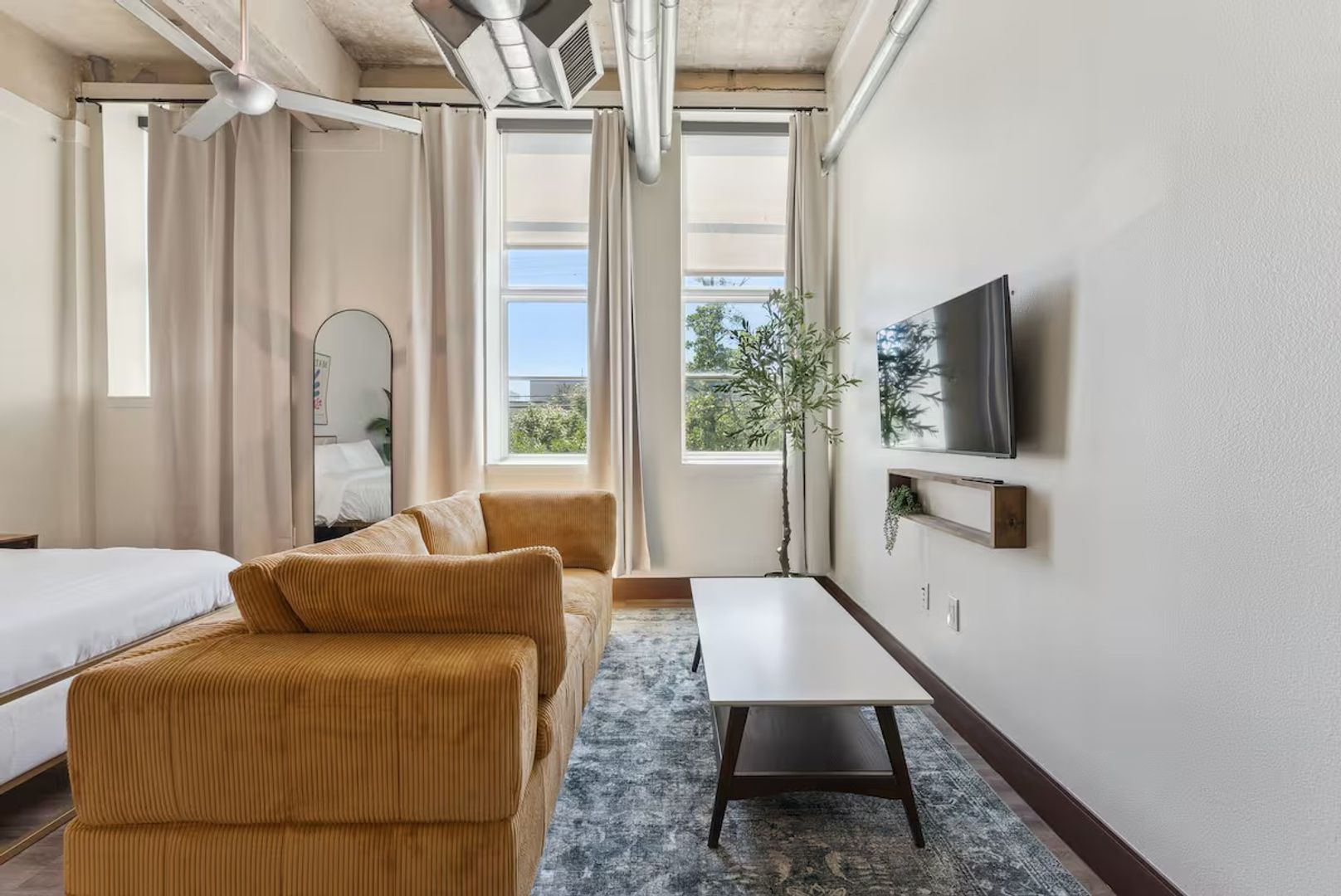 Dallas Apartment: 1403 Corinth Street #103