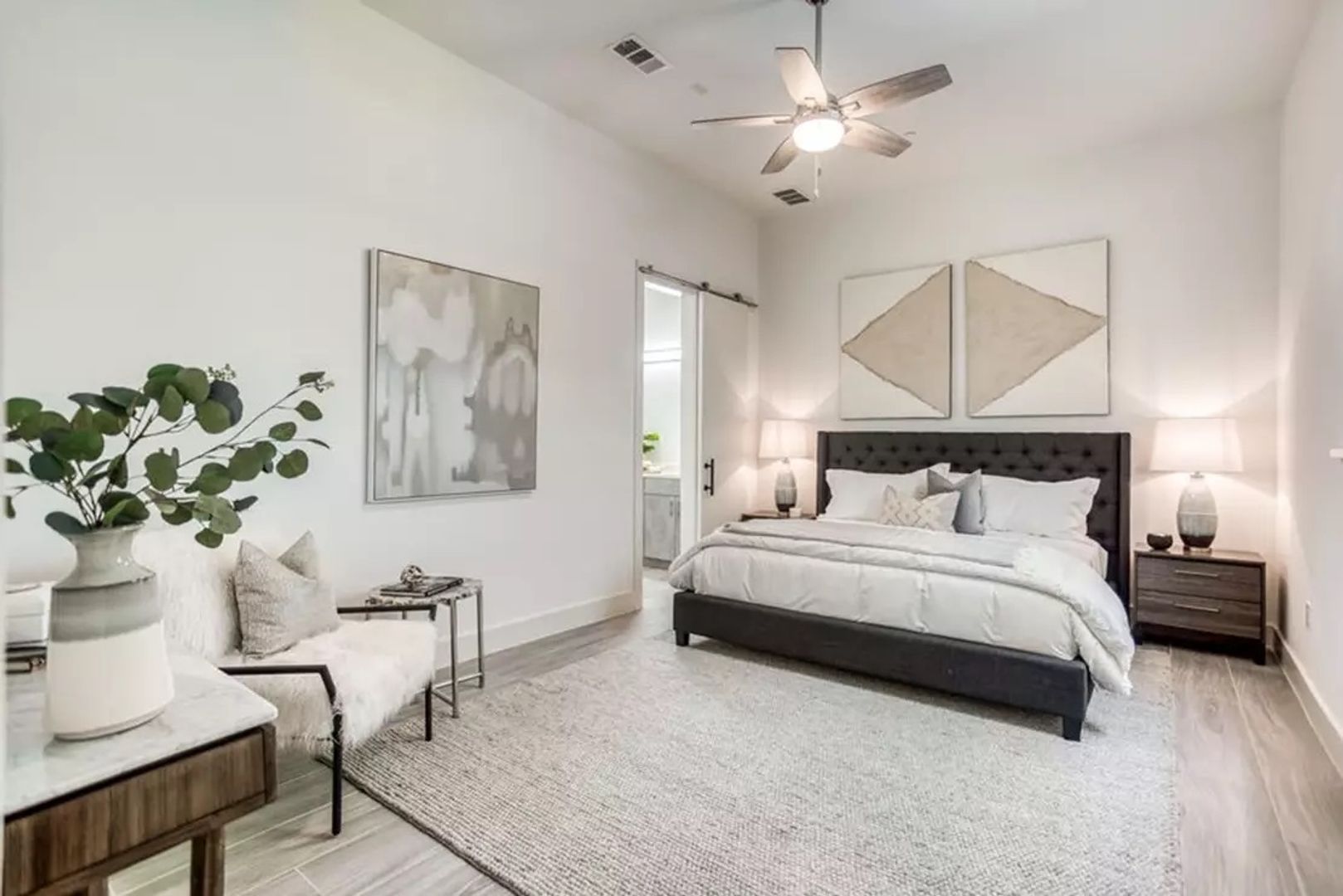 Dallas Apartment: 1100 Peters Street # 315