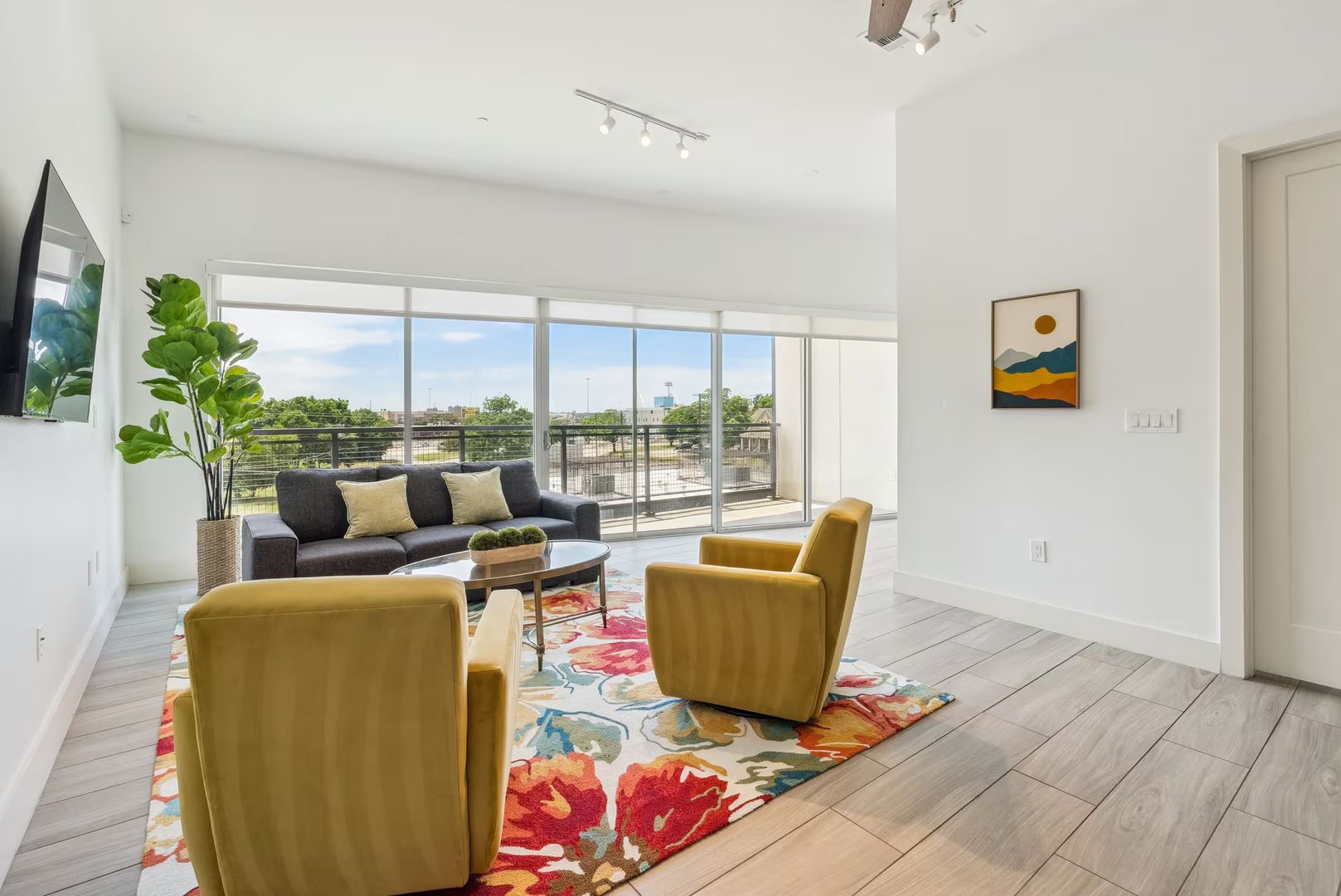 Dallas Apartment: 1100 Peters Street # 416
