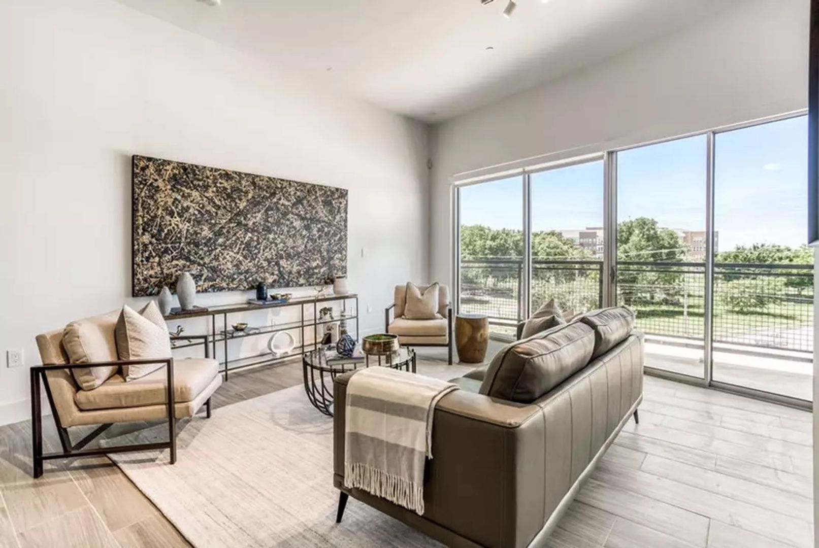 Dallas Apartment: 1100 Peters Street # 503
