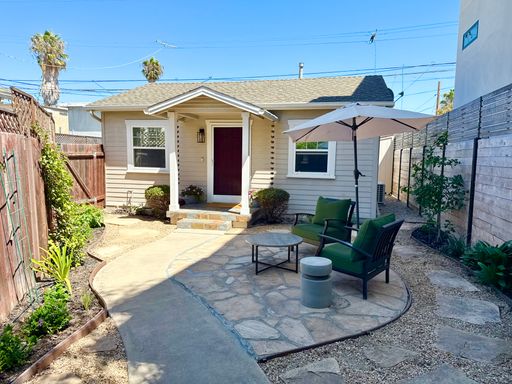 Charming Stand-Alone Cottage in University Heights (NOT FURNISHED) – photo 1