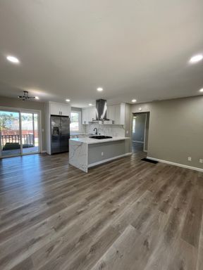 Brand New Remodeled 3Bed 2Bath Home With a Huge Backyard – photo 1
