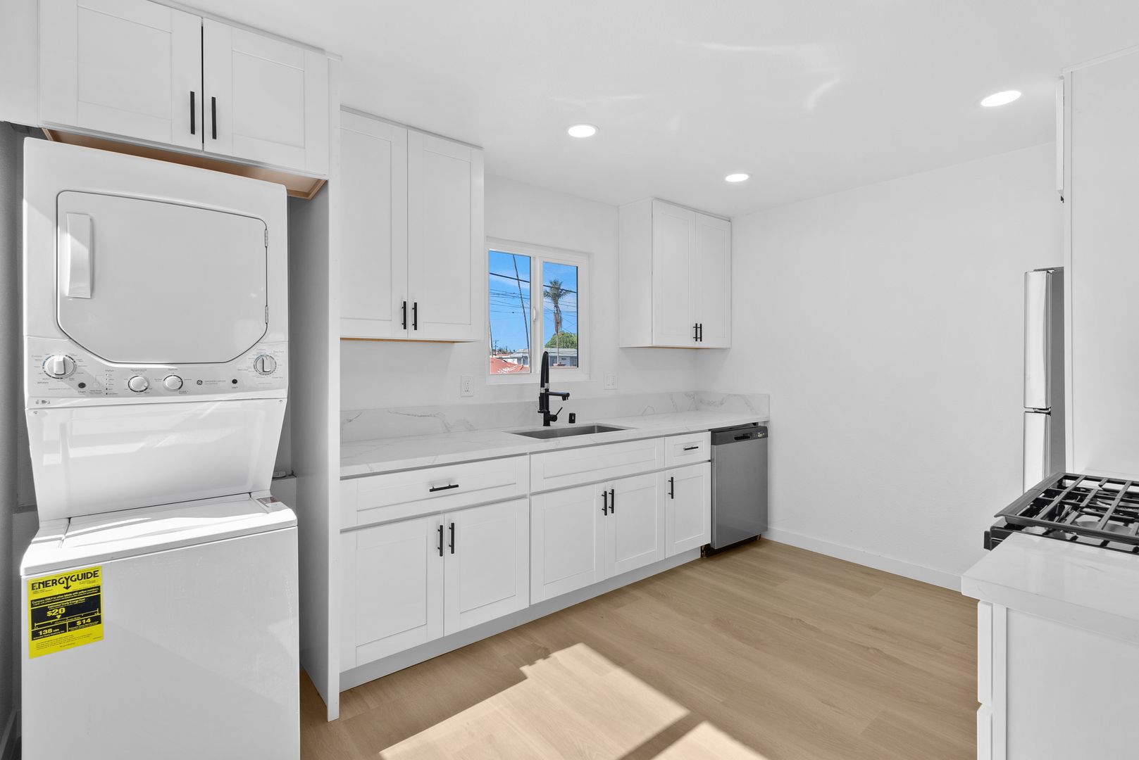 San Diego Apartment: 4082-4084 Chamoune