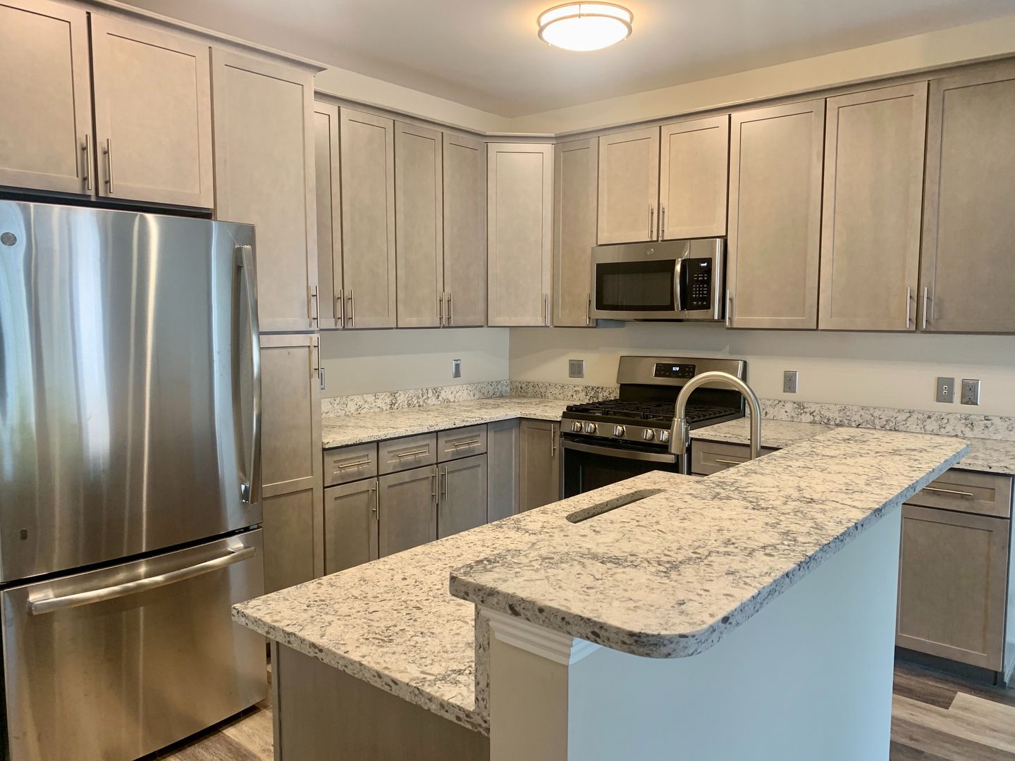 Rochelle Park Apartment: 70 Oak Street