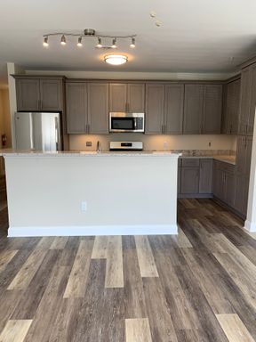 Beautiful 2 Bed / 2 Bath End Unit in Luxury Waterfront Community – photo 1