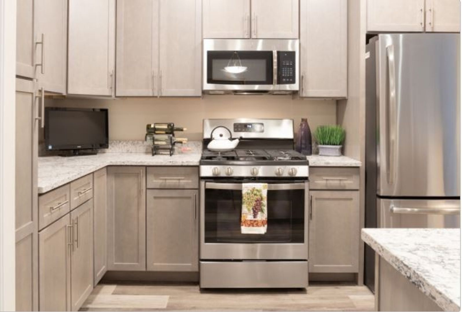 Rochelle Park Apartment: 70 Oak Street