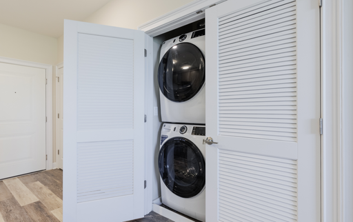 Luxury 1- & 2-Bedroom Apartments in Paramus — Balconies, In-Unit Laundry, Pet Friendly