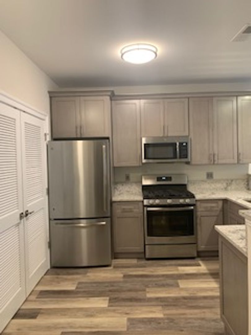 Poughkeepsie Apartment: 24 Dutchess Landing Rd