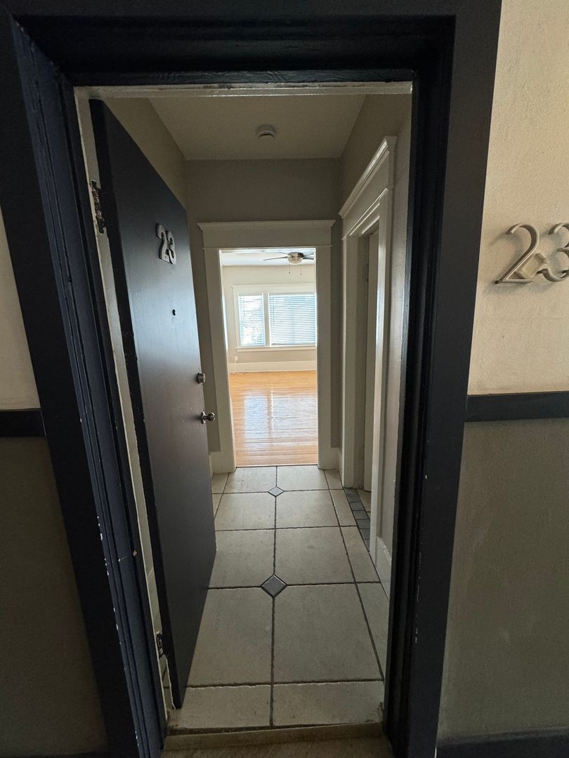 Long Beach Apartment: 530 Alamitos Avenue