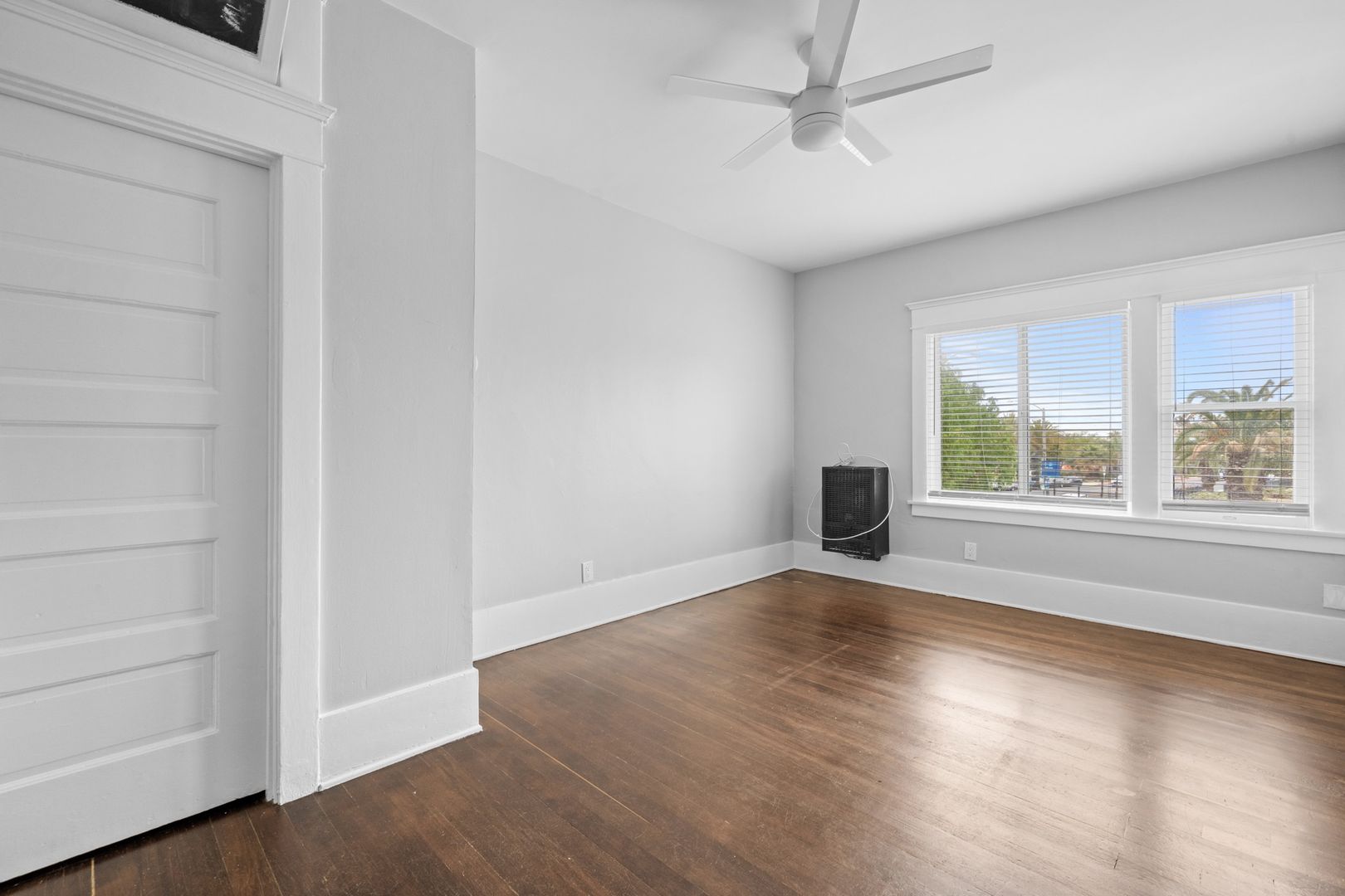 Long Beach Apartment: 530 Alamitos Avenue