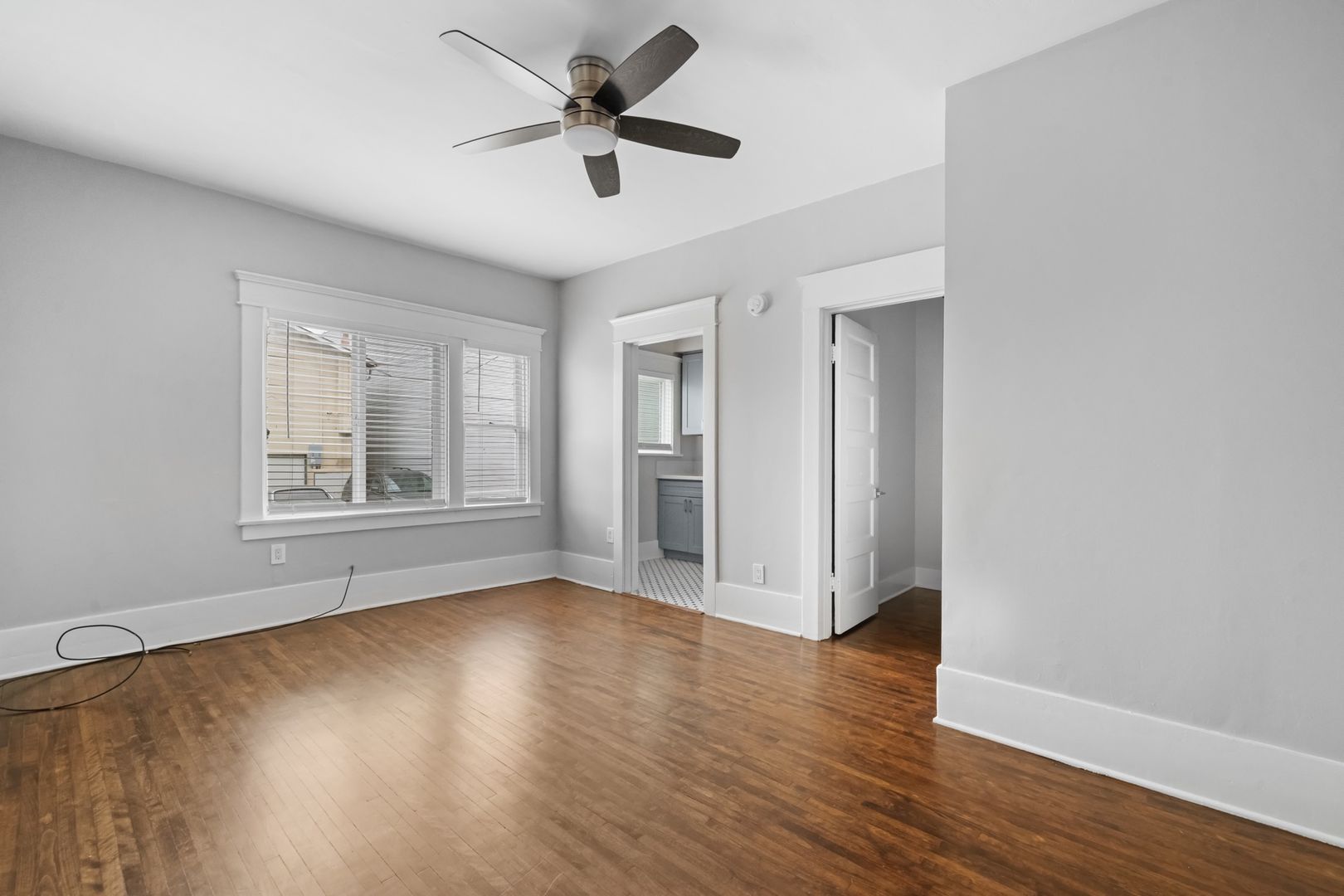 Long Beach Apartment: 530 Alamitos Avenue