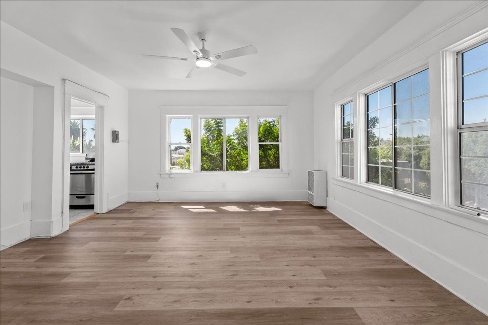 Long Beach Apartment: 530 Alamitos Avenue