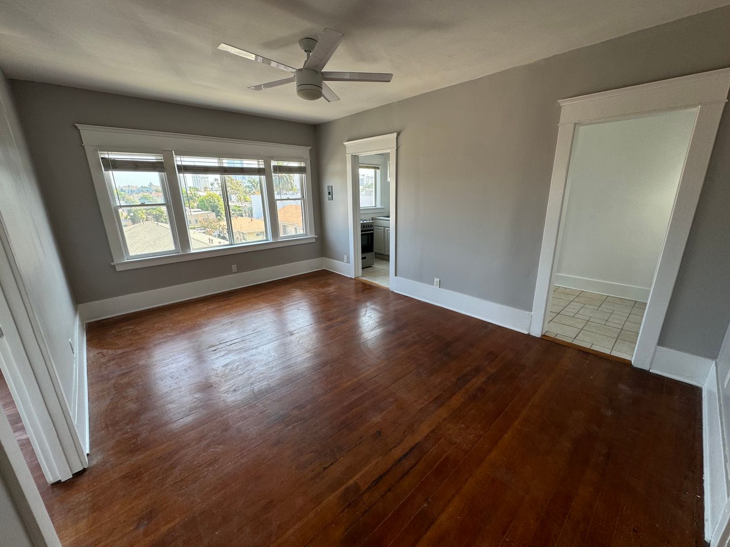 Long Beach Apartment: 530 Alamitos Avenue