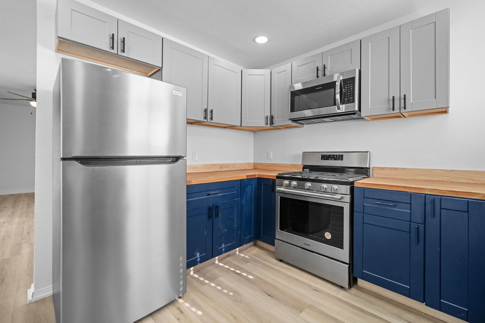 Hawthorne Apartment: 4374 W 132nd Street