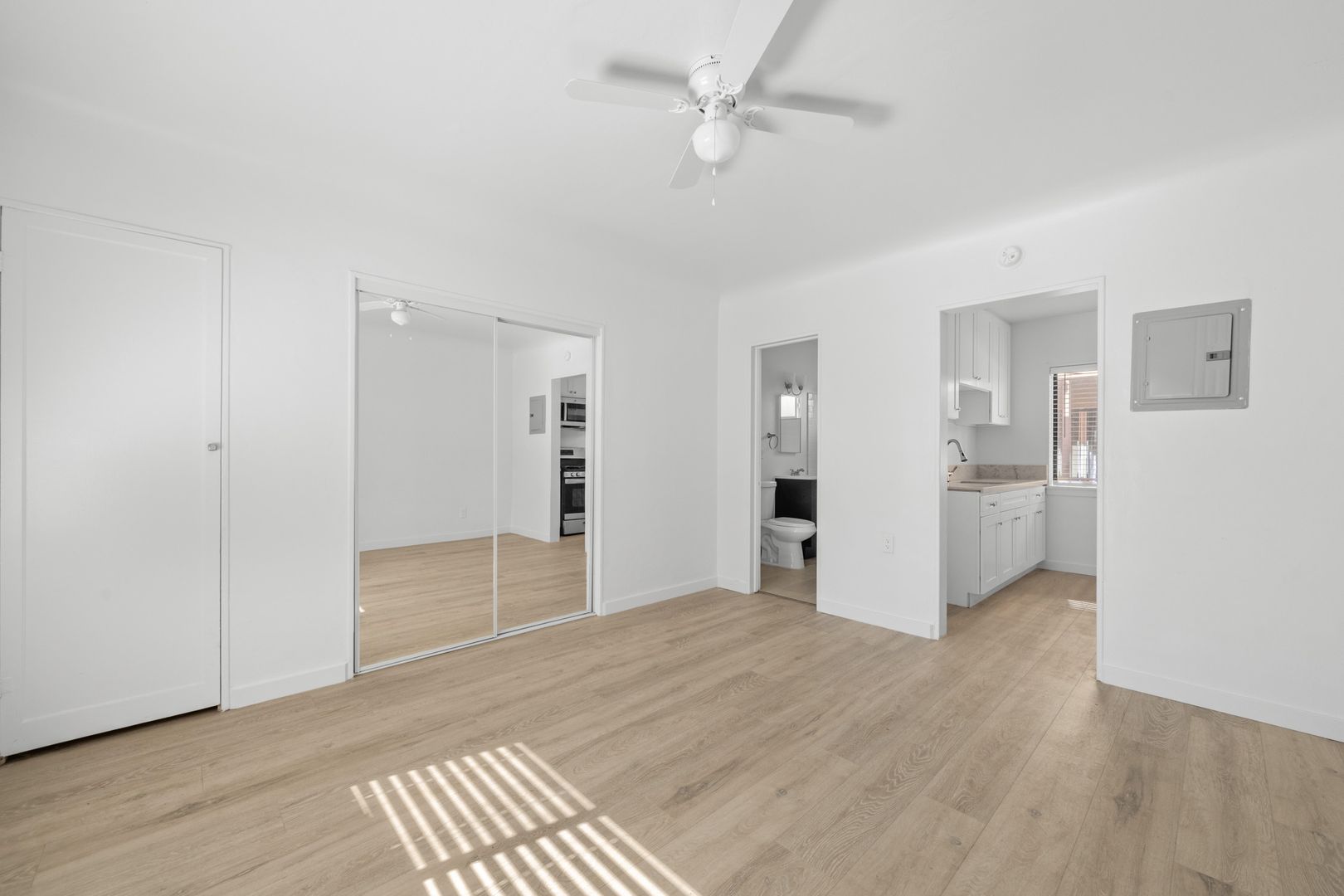 Long Beach Apartment: 636 Linden Avenue