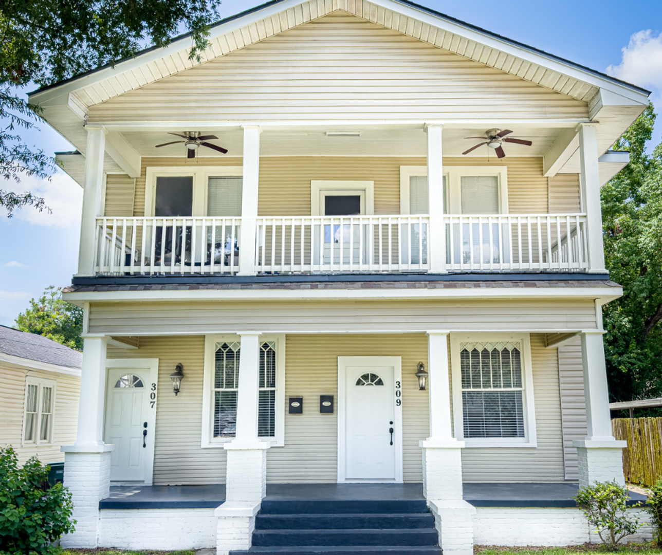 Monroe Apartment: 307-309 Hilton St