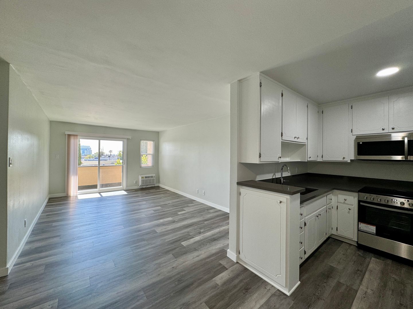 Los Angeles Apartment: 1861 N Van Ness Ave