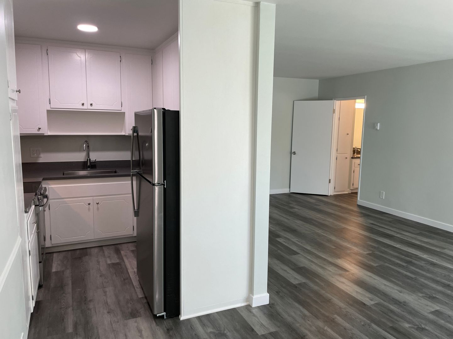 Los Angeles Apartment: 1861 N Van Ness Ave