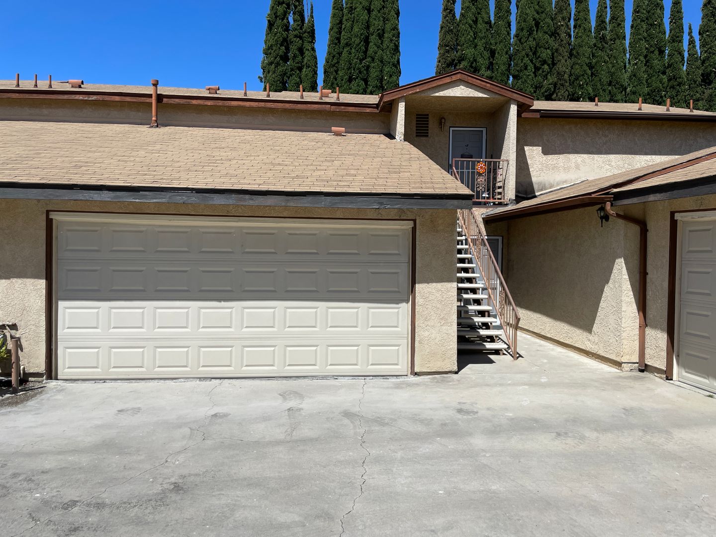 Northridge Apartment: 17247 Roscoe Blvd