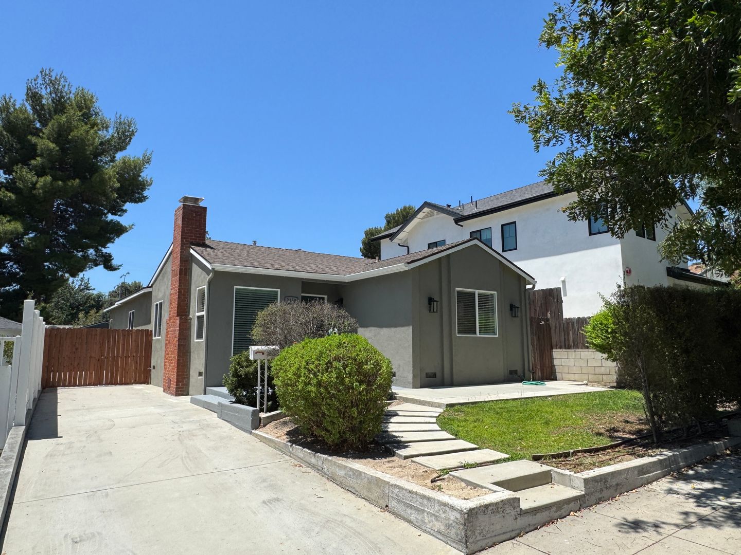 Montrose House: 2150 Crescent Ave