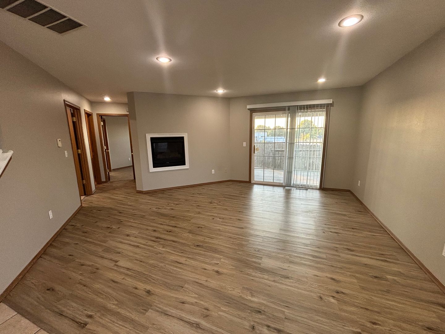 Ozark Multiplex: 4317-4319 N Morgan Ct