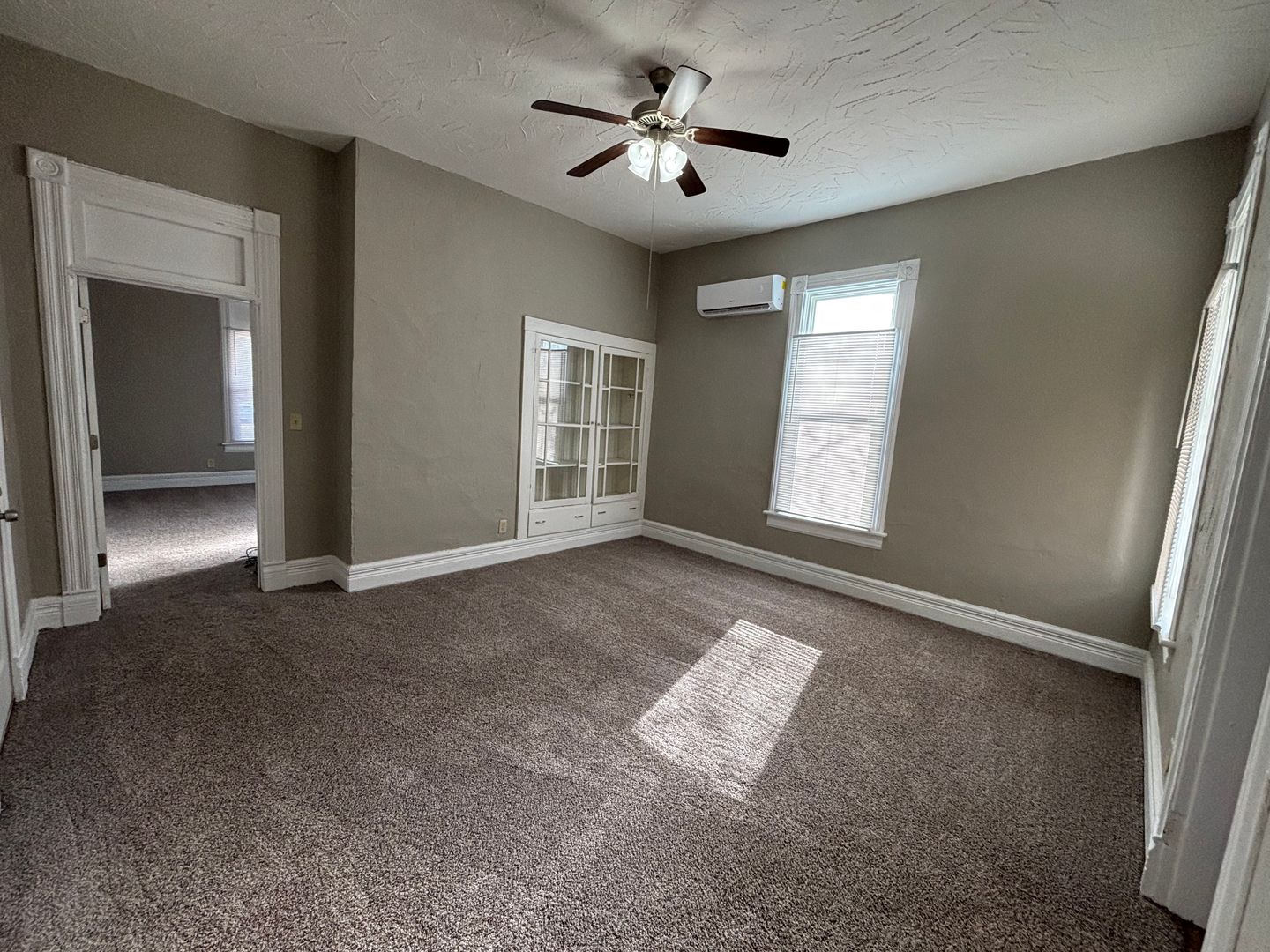 Springfield Apartment: 1023/1025 N Campbell Ave