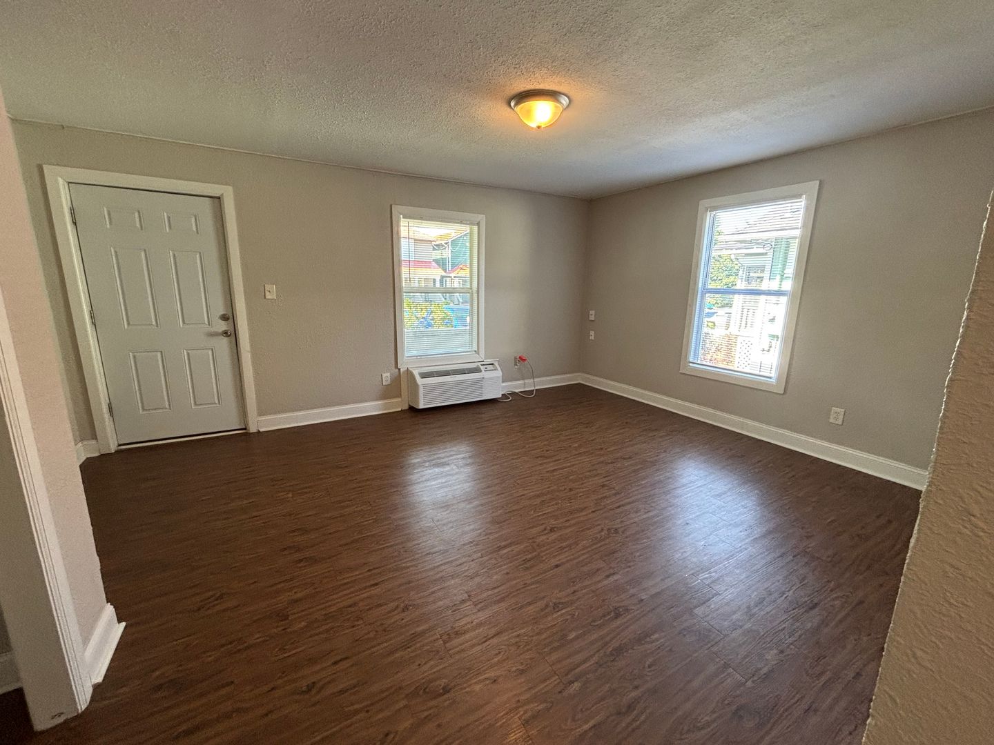 Springfield Apartment: 829 W Pershing St