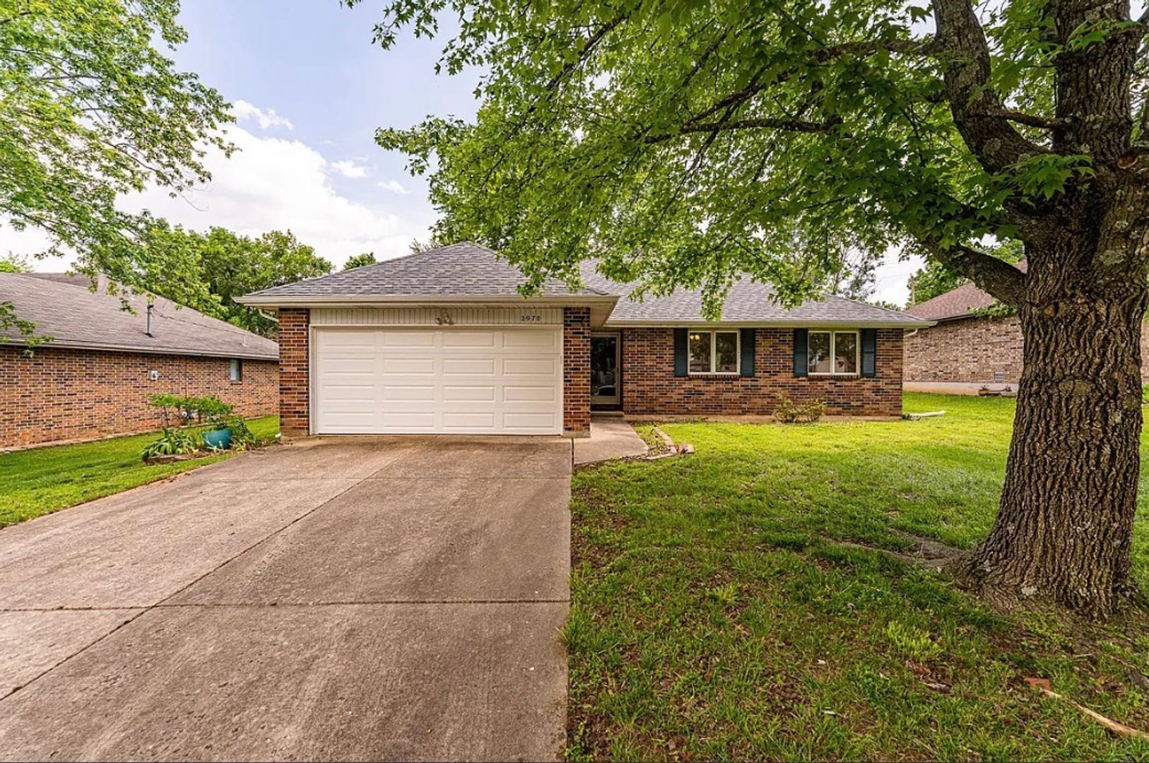 Springfield House: 2970 W Buena Vista St