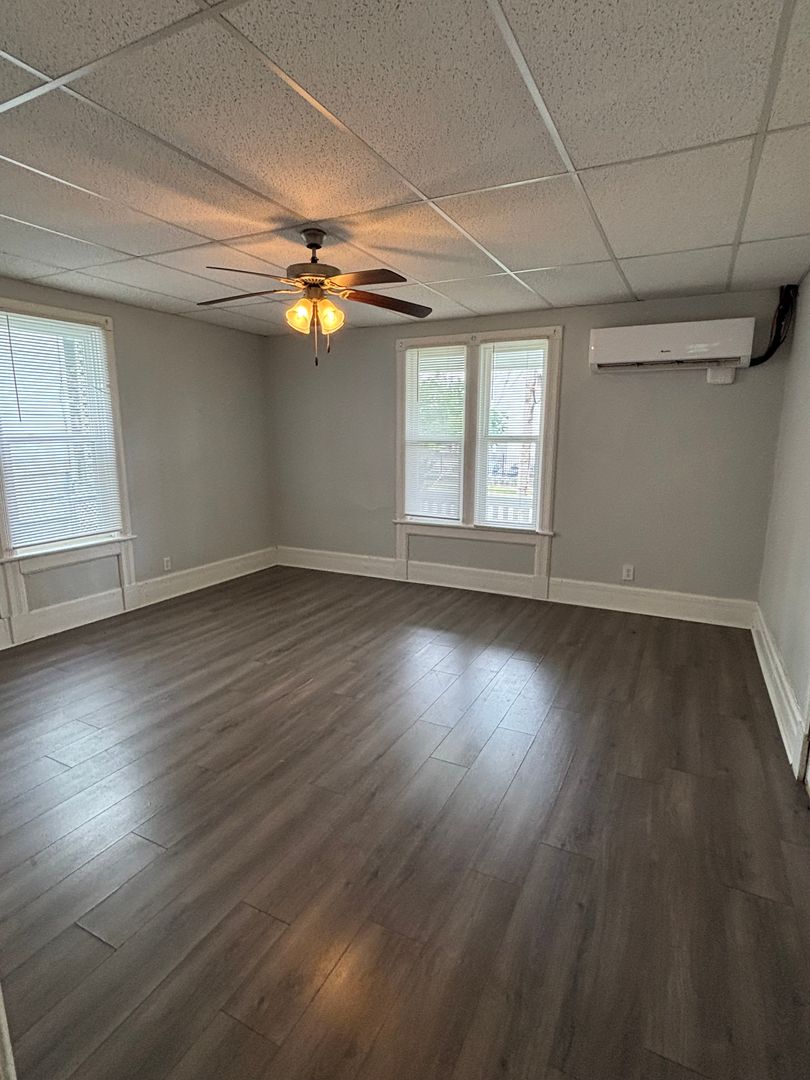 Springfield Apartment: 1023/1025 N Campbell Ave