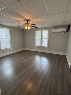 Cute 1 Bed 1 Bath Apartment! – photo 1