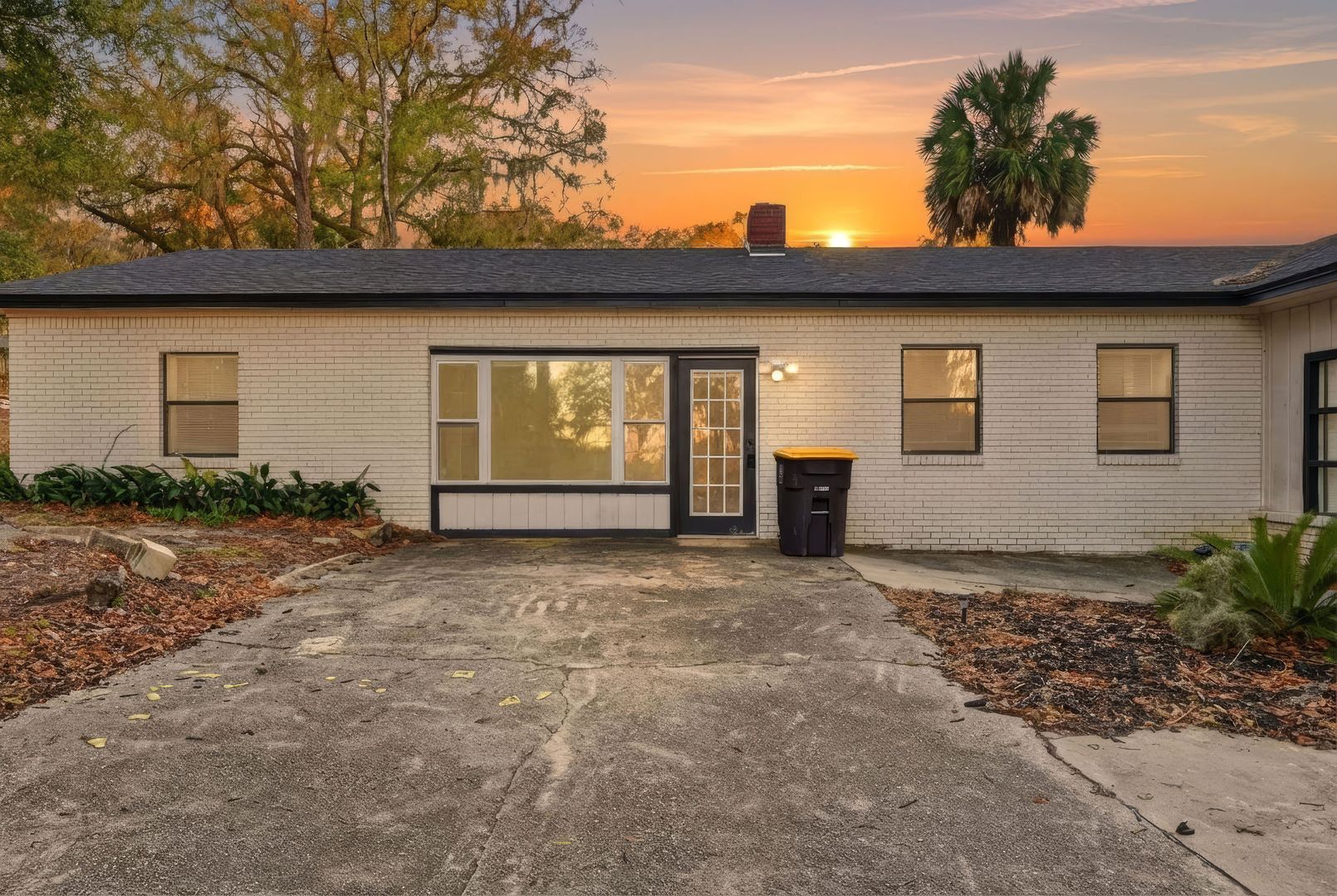 Jacksonville House: 4154 Trout River Blvd #2